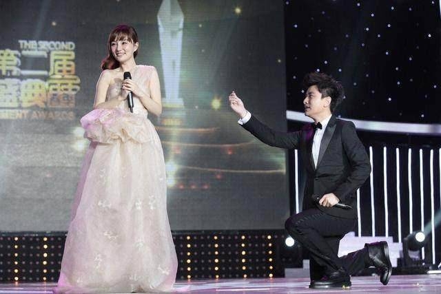 陈小春早期求婚,陈小春甜蜜求婚