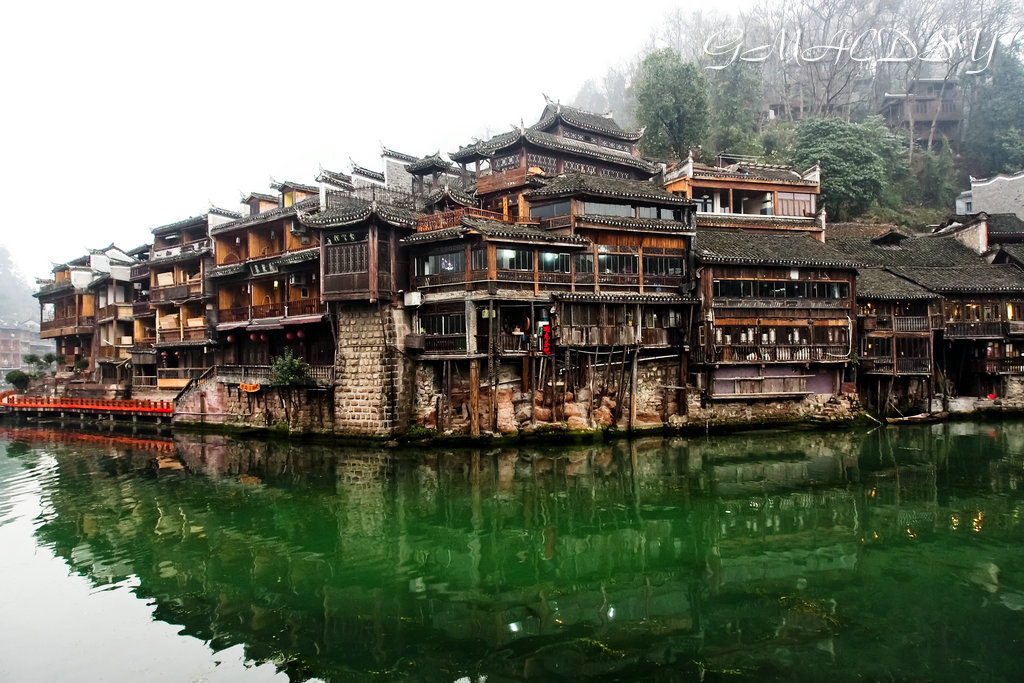 西安到凤凰古城旅游攻略,长沙张家界凤凰古城旅游攻略