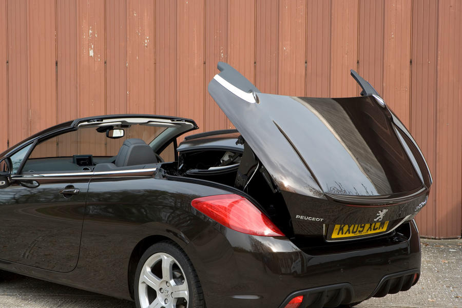 标致308cc敞篷车铭牌,标致敞篷车308cc是几坐的