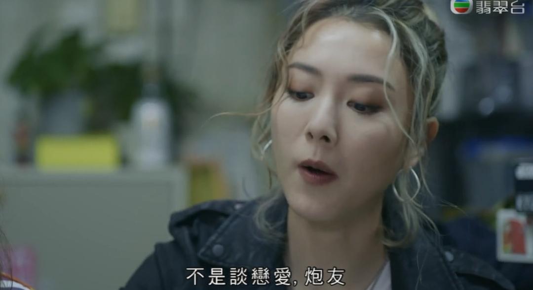 情侣开房也要找黄牛？这8.8高分剧，逼疯的不只香港人