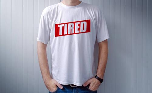 怎么晒t恤领口不变大,t恤衫怎么样才不使领口变大