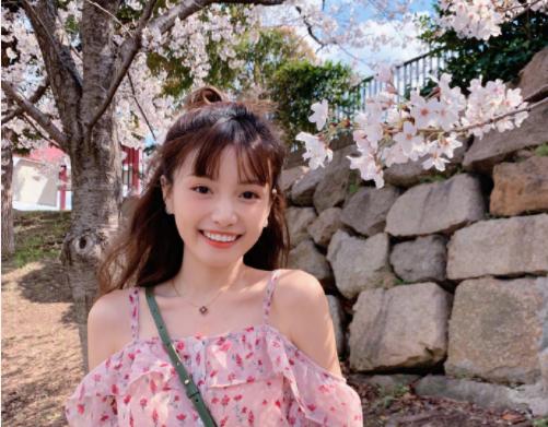 除了张曼玉、范冰冰，网红也难逃蔡明定律，额宽眼大犹如外星人