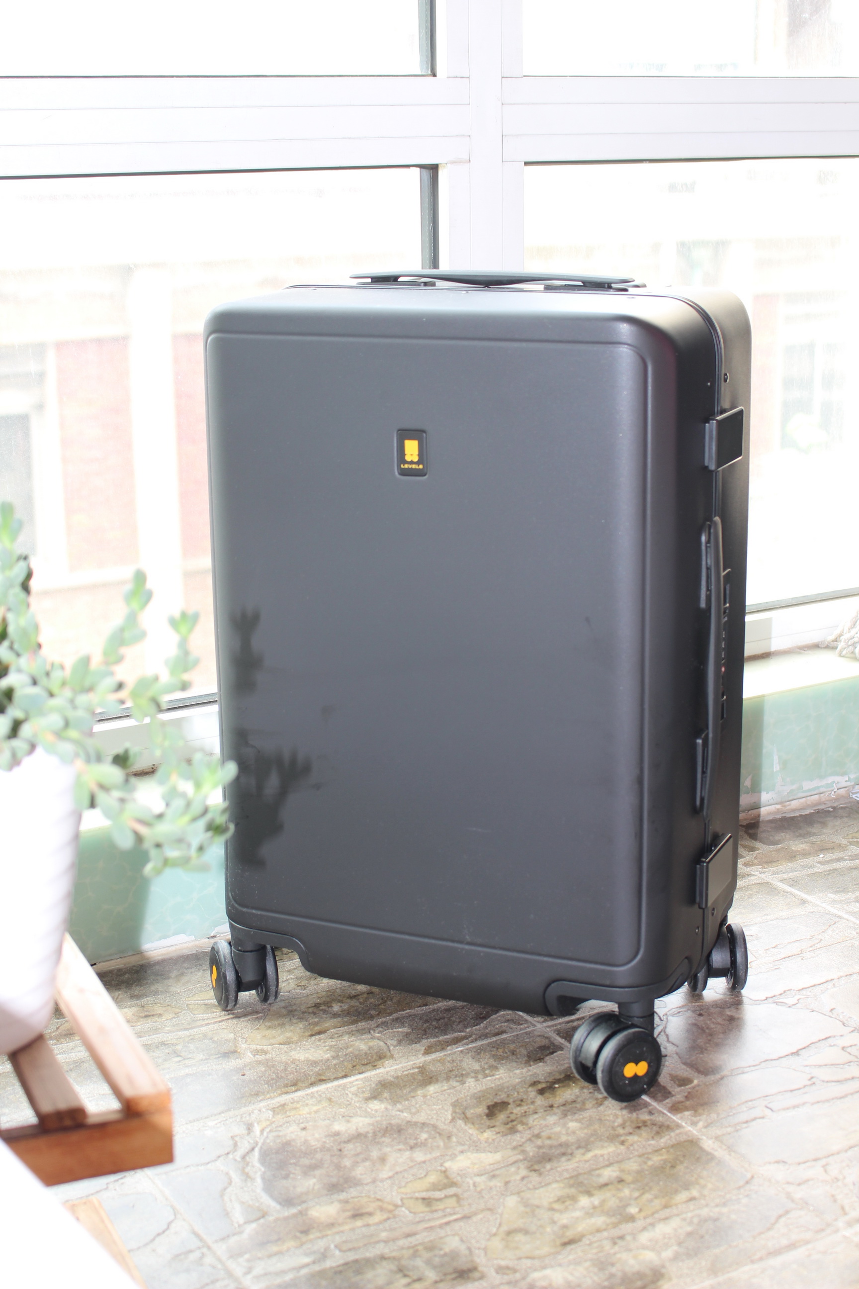 晒个锤子？LEVEL8旅行箱——男士商旅必备