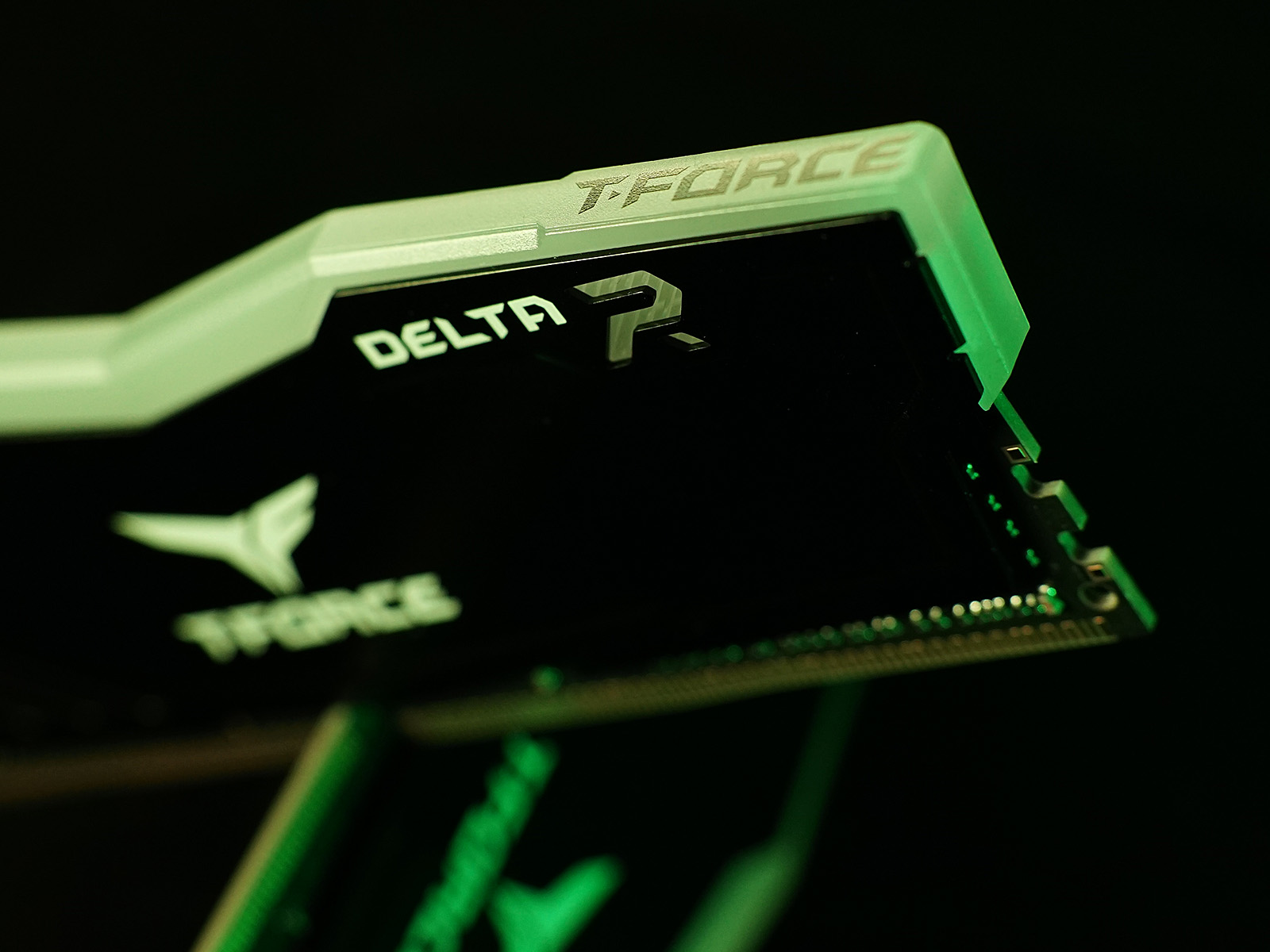 浼氳烦鑸炵殑妗屾父,浼氳烦鑸炵殑鎵嬫満妗岄潰