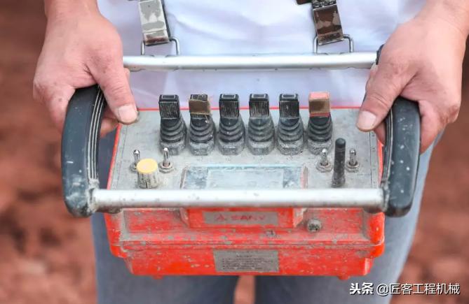 混凝土泵车神器,三一小型泵车15米农村专用