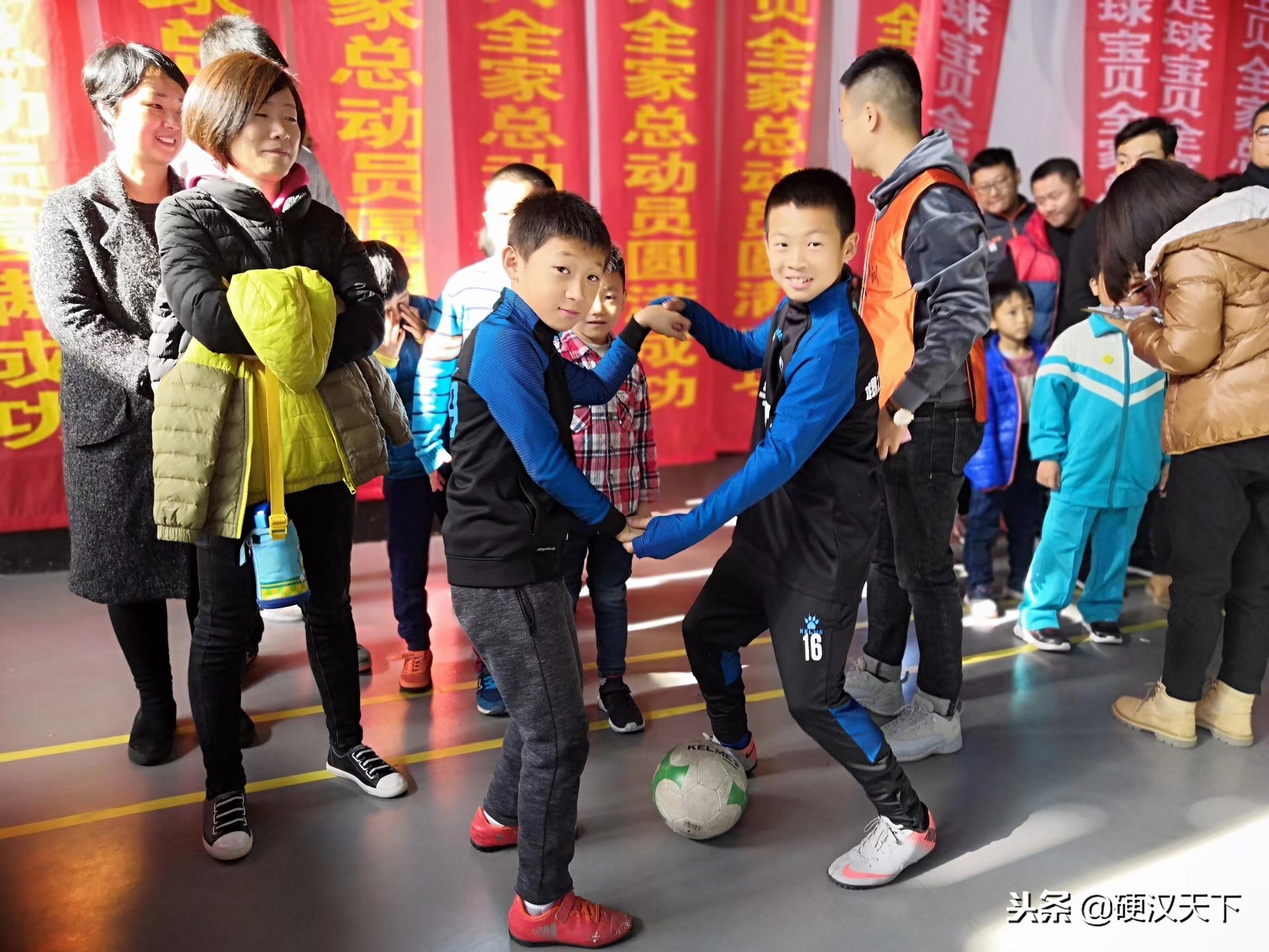 昆仑决儿童组,孩子昆仑决总决赛拼搏