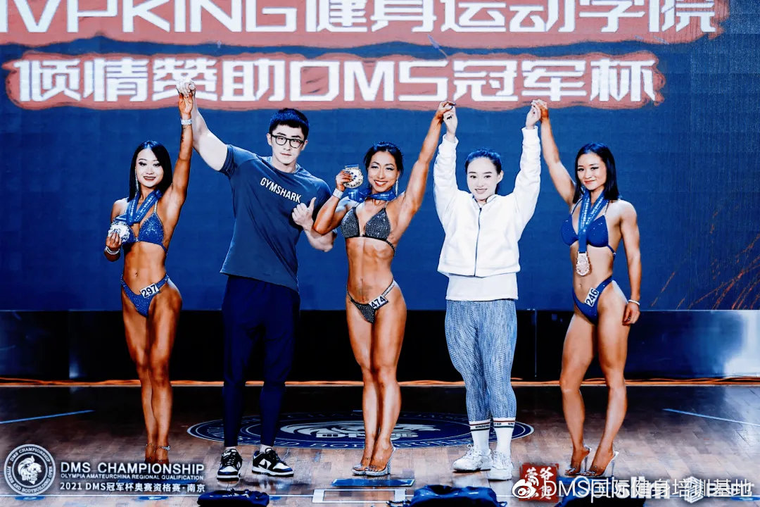 她，环游50+国家，40岁开始健身47岁登台参赛，她叫艾文仍在追梦