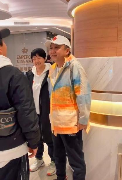 曾月收入百万夫妻流浪也不打工,曾小贤月收入多少钱