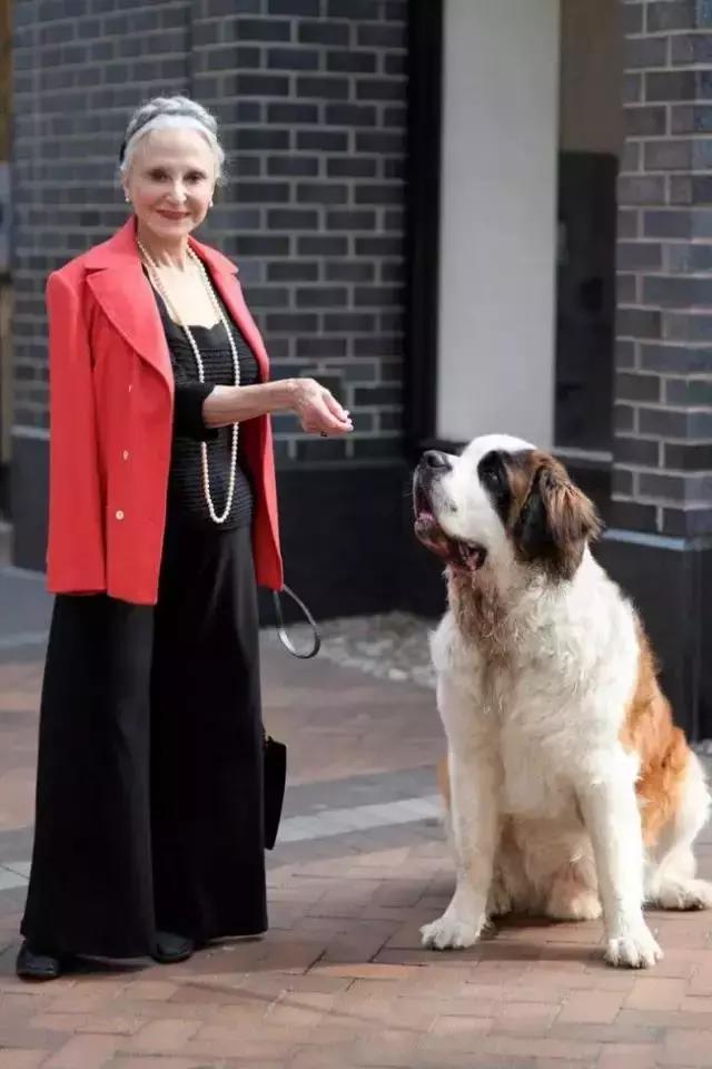 80岁的时尚潮流老奶奶 (88岁时尚老奶奶)