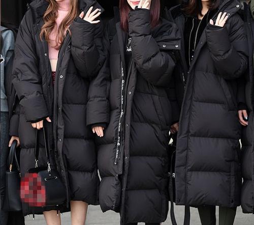 寒冷冬天穿羽绒服如何搭配才好看 (冬天的羽绒服怎么穿才好看)