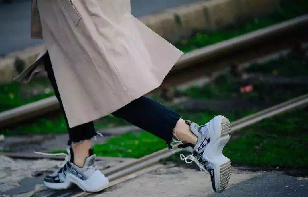 拉开女人距离的不是美貌而是成长,拉开女人的距离不是财富和美貌