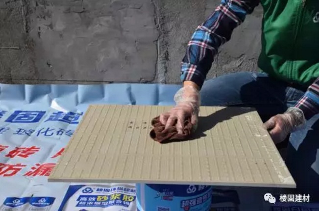 立邦瓷砖背胶施工视频,瓷砖背胶施工方法和技巧