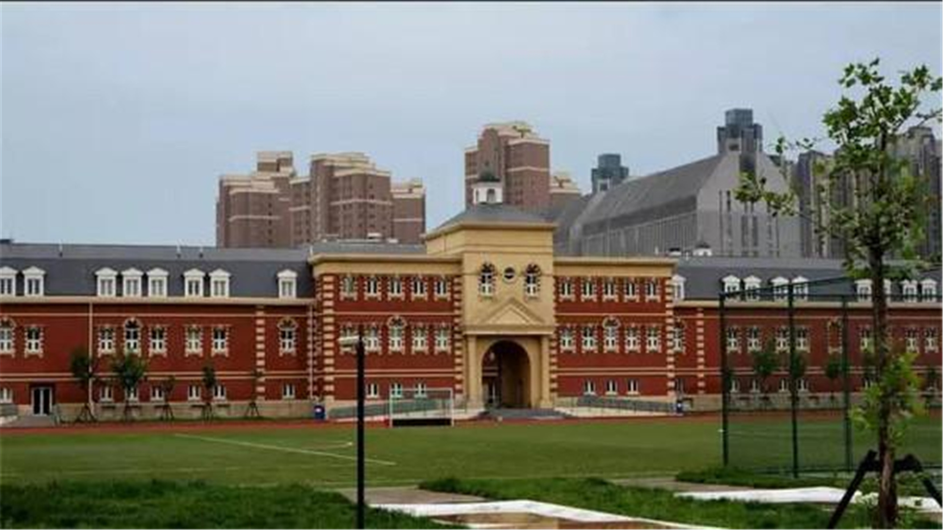 天津8万块钱的贵族学校,天津贵族学校多贵