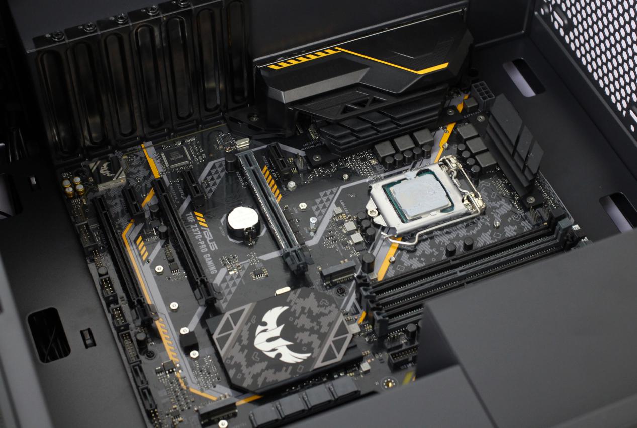 显卡竖装散热最好的机箱,主板和显卡竖装的机箱