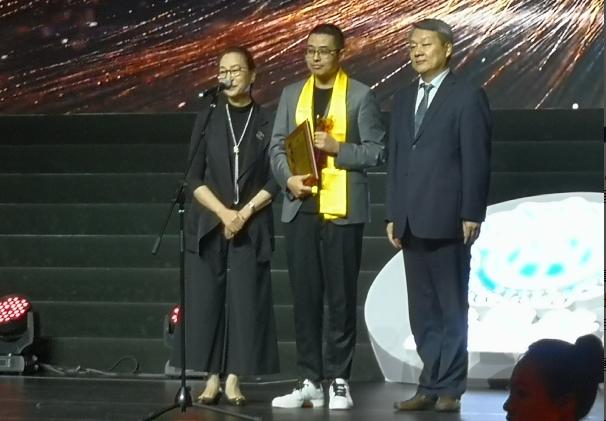 华鼎奖张艺兴完整版,张艺兴孤注一掷电影节金奖