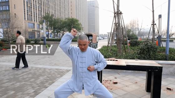 铁裆神功大爷搞笑视频,河南大爷铁头功