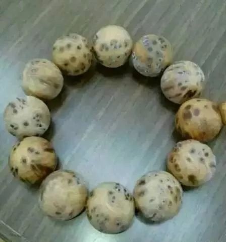 手串发霉了还能戴么,手串发霉能用除霉剂吗