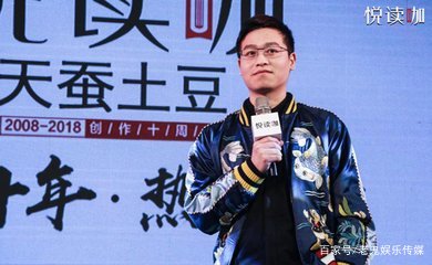 白手起家，他靠一本小说啃老本，版税过亿，迎娶女网红