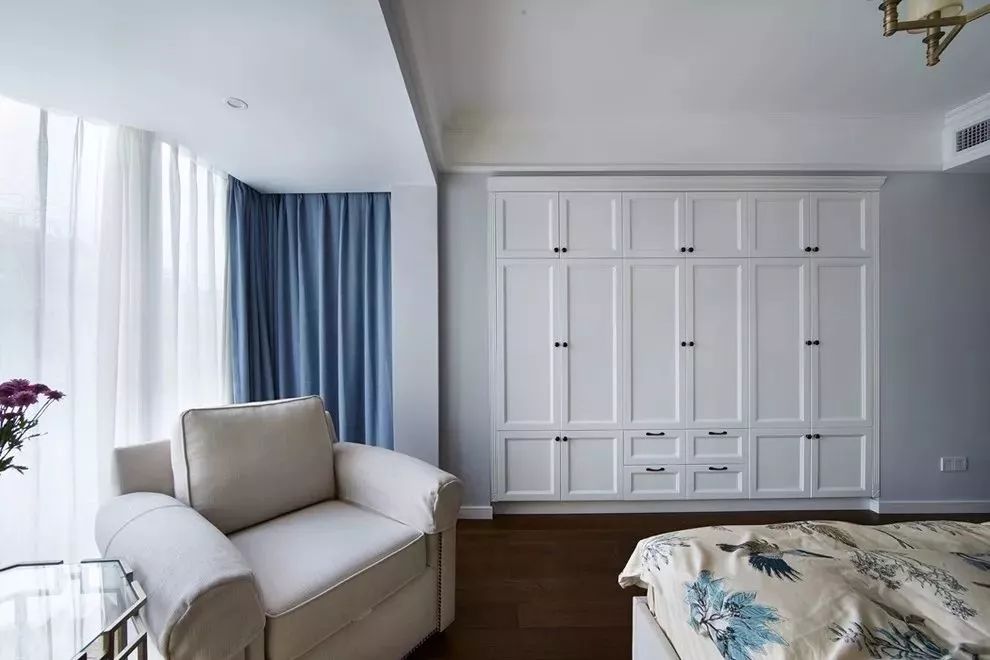 卧室带阳台就这样设计实用美观,卧室带阳台怎么设计最实用