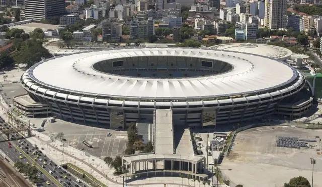 足球场顶棚结构图解,世界足球场的建造全过程