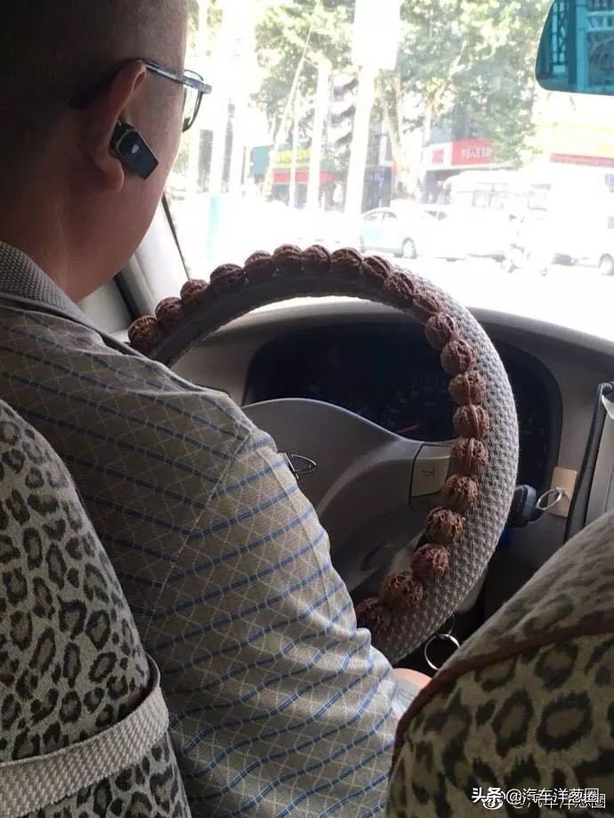 情人节开车接女朋友,情人节堵车女朋友要分手