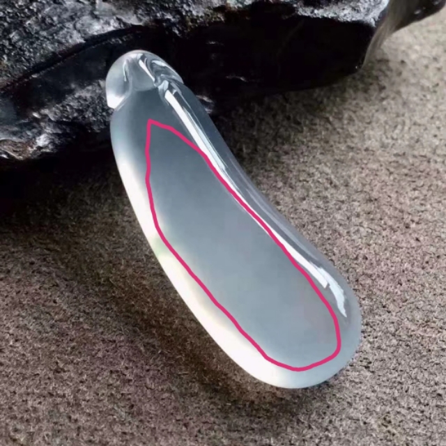 翡翠糯化起胶和糯冰哪个好,翡翠起胶的好还是高冰的好