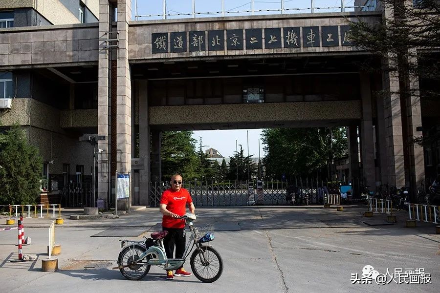 年纪最大超80岁？组图看北京二七机车厂里的“健身大爷们”