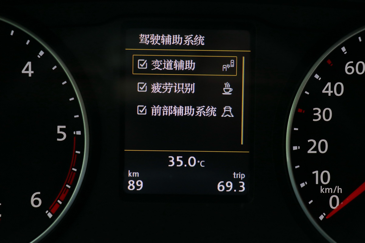 进口大众multivan精彩实拍展示,19年大众帕萨特混动试驾