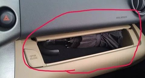 汽车专用雨伞,汽车内哪里适合放雨伞