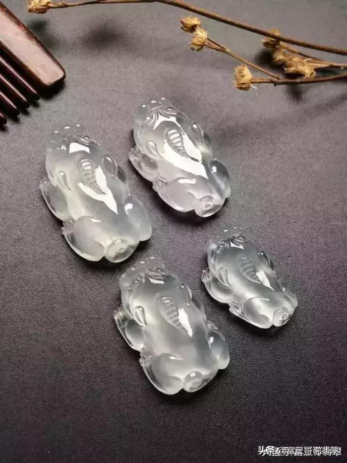 翡翠貔貅的正确佩戴方法,翡翠貔貅的正确佩戴方式