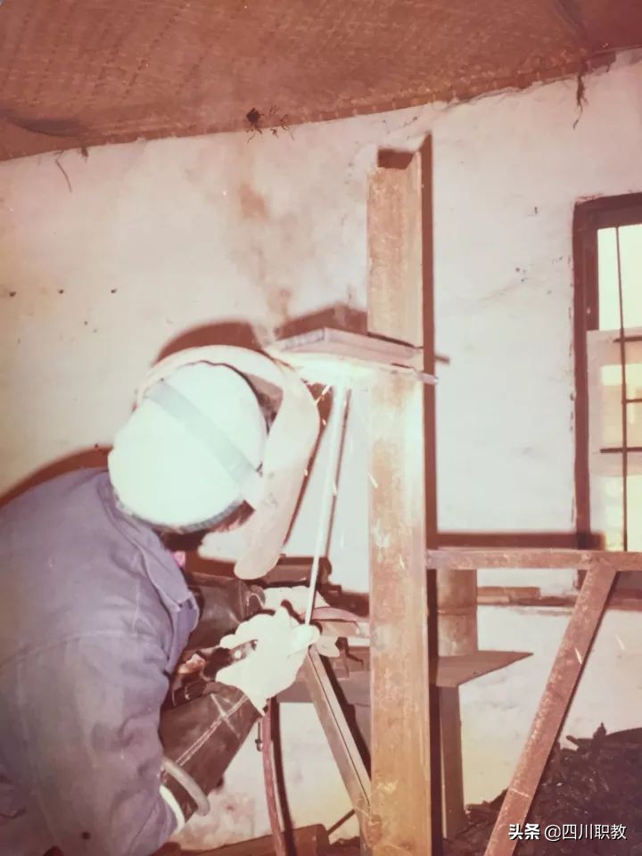 “90后”核级焊工回校祝贺，中国核工业唯一高职院校建校40年