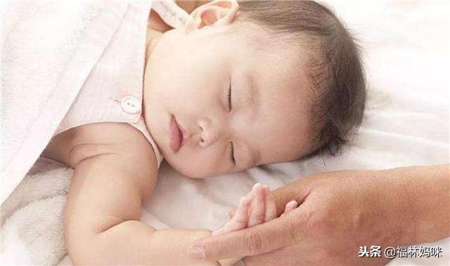宝宝头型睡偏了大小脸怎么调整,宝宝头型一边睡偏了要怎样纠正