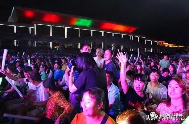 弥勒马拉松直升机撒玫瑰,弥勒马拉松用直升机撒玫瑰花