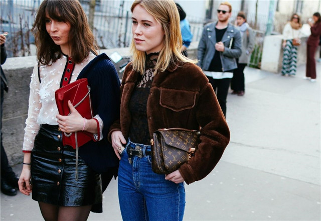 买时尚款的包包吗,买包包不过时