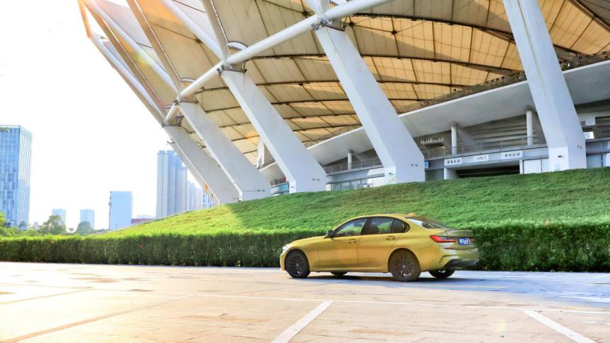 2022款宝马325i曜夜版试驾视频,车评宝马320i