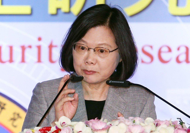 一纸禁令引得绿营鸡飞狗跳，台湾的焦虑其实远不止卖菠萝