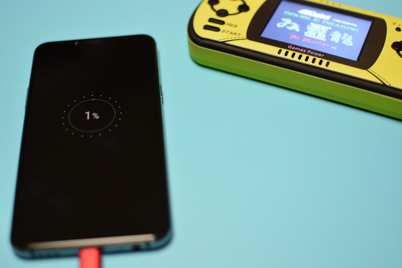边玩游戏边充电的充电宝,边玩游戏边充电好的充电器