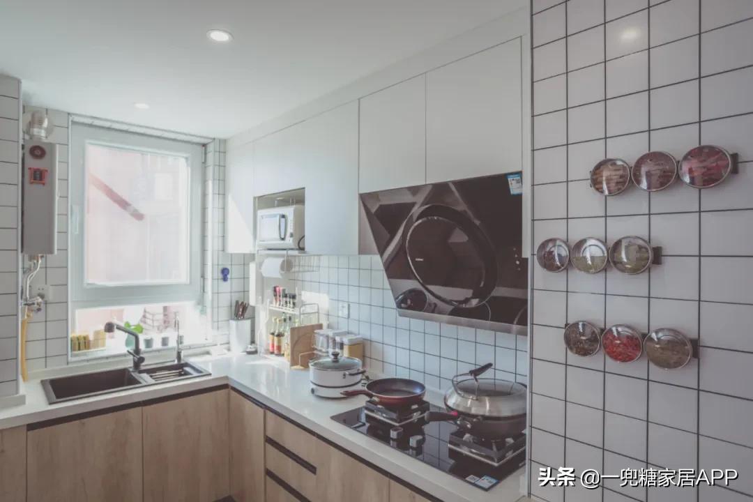 48㎡小家，餐厅可以蹦迪，还带私人影院！小户型都给我学