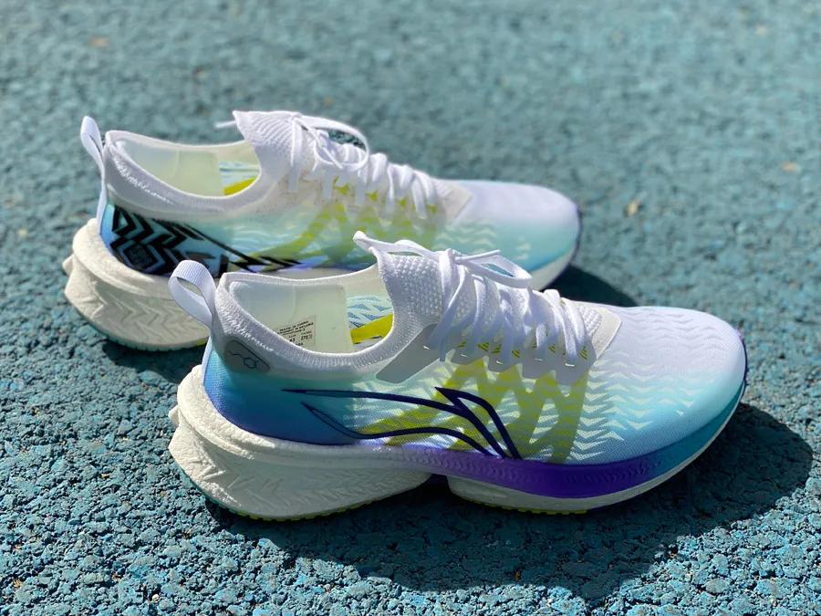 飞电discovery多巴胺为什么贵,李宁飞电discovery跑鞋