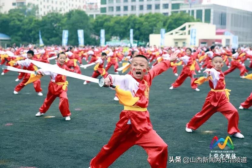 万人空巷见证圣火传递现场！青春的上*党**，激情飞扬