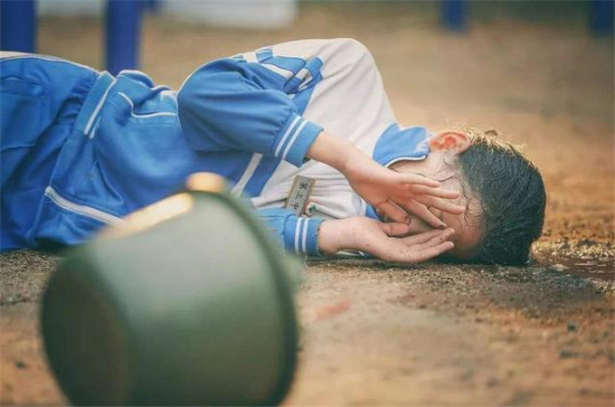 6岁女孩下身有异味，医生取出“异物”，父母：这到底是什么啊