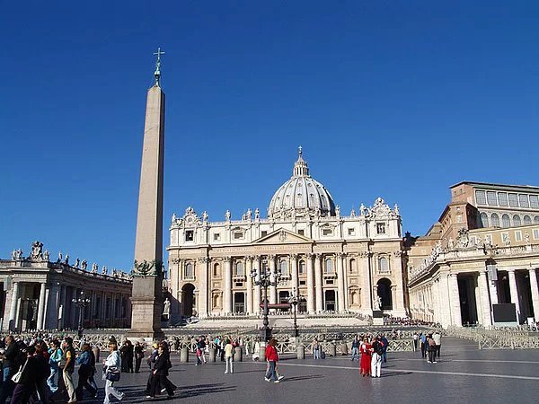 世界上最大的教堂圣伯多禄大教堂,德国世界著名圣母大教堂