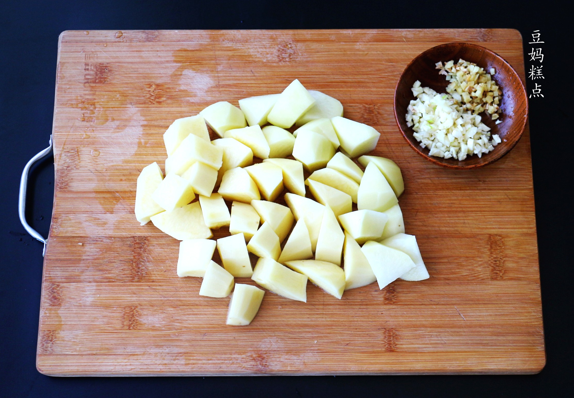 电饭煲焖饭菜饭一起做,电饭煲怎么做最好吃最简单