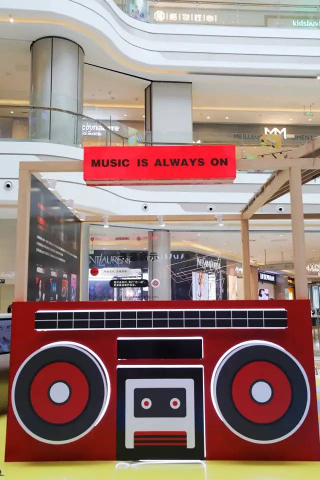 在一起很酷！大融城跨界IP展承包8月，带你玩转萌托邦