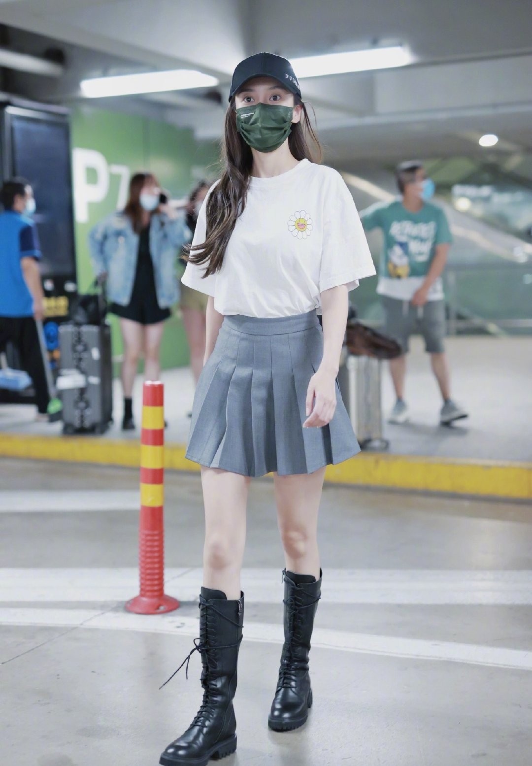 徐洁儿穿条纹裙子的视频,徐洁儿黑白刺绣裙