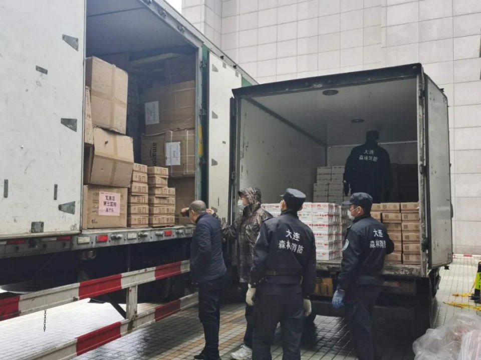 第八车，第100吨，第7500箱，顺利送达雷神山大连医疗队