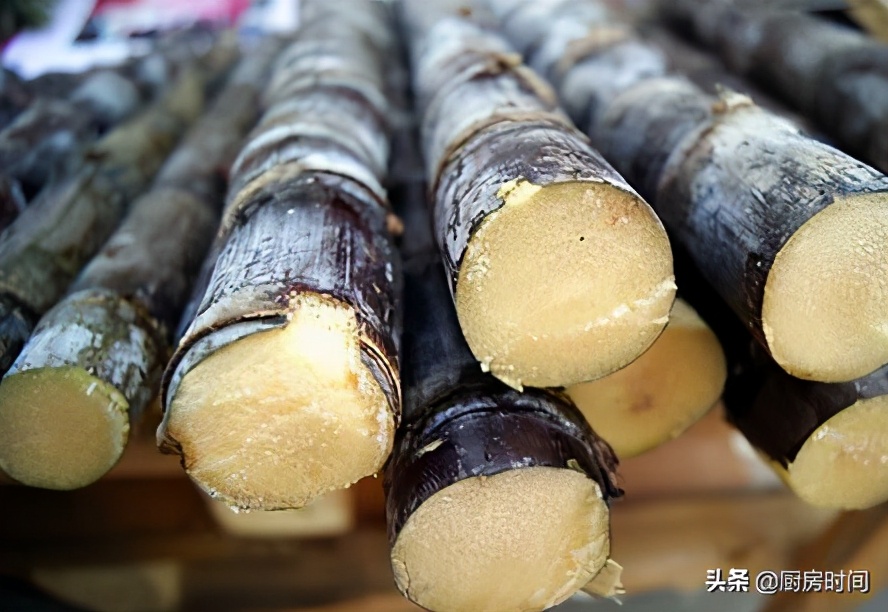 没开玩笑冬天真的得吃铁锅炖了,冬天吃甘蔗一种享受