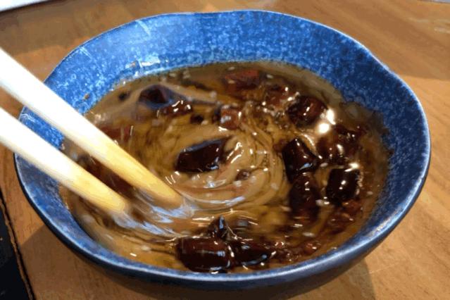 西安城墙下的铜火锅,西安城墙底下的羊肉泡馍