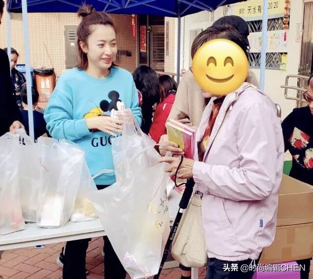 刘銮雄娇妻甘比做义工,刘銮雄携娇妻恩爱亮相