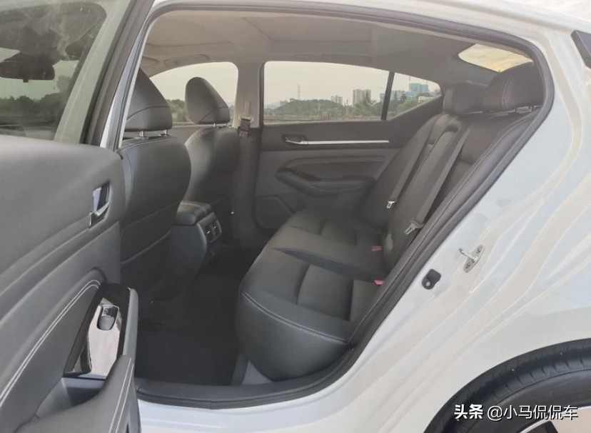 21款天籁2.0舒适版开8500公里,16万买天籁2.0自然吸气